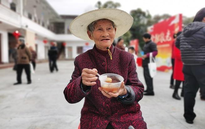 金融适老新范式：中国人寿打造“银龄市集+陪伴课堂”幸福生态圈