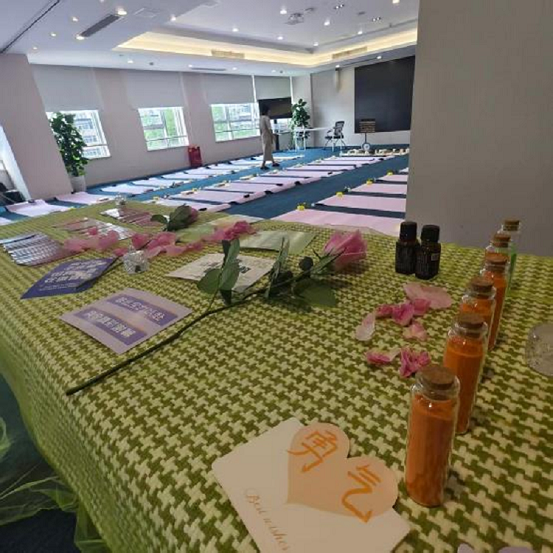 百年人寿携手合作伙伴为360集团定制“童愉安眠·绘见本心” 疗愈沙龙